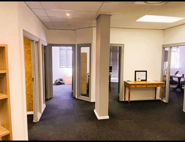 93M² OFFICE TO LET IN WESTLAKE